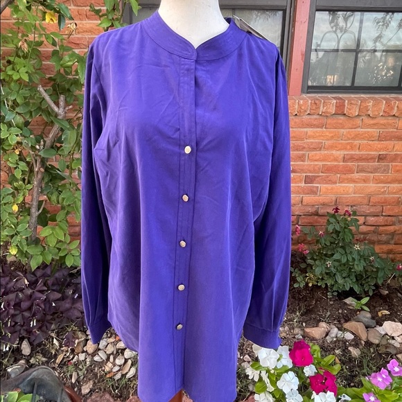 Investments Tops - New~"Investments" Size Large Blouse